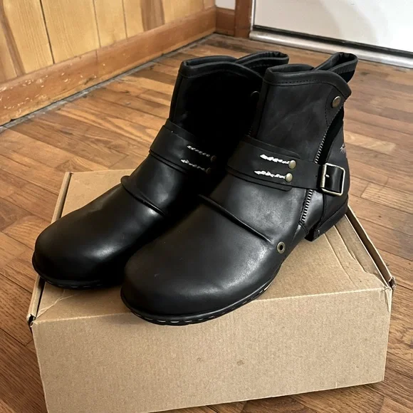Brand new, never worn Black men\'s leather boots Men main image 2